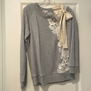 Ella Moss gray embriodered sweatshirt with peekaboo shoulder and bow, size xs